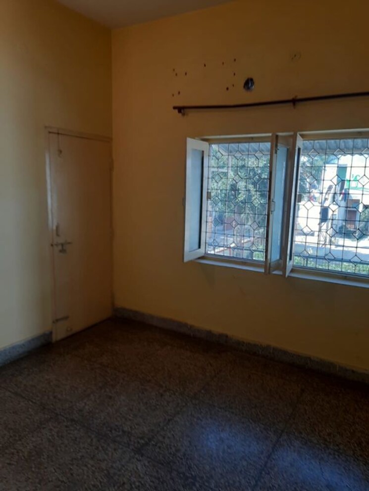 Room, indira nagar 1.5 Bedroom 800 Sq.Ft. Builder Floor In Indira Nagar Lucknow 9932083