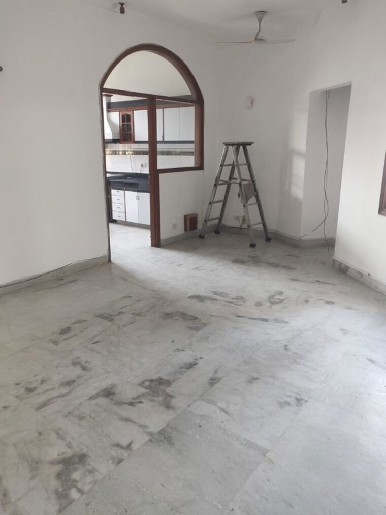Room, shanti niketan 3 Bedroom 400 Sq.Yd. Apartment In Shanti Niketan Delhi 9932126