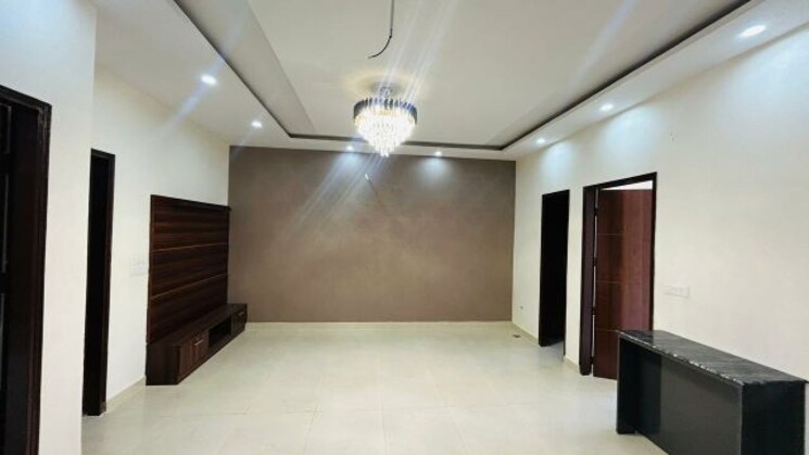 Room, sector 115 3 Bedroom 135 Sq.Yd. Builder Floor In Sector 115 Mohali 9932144