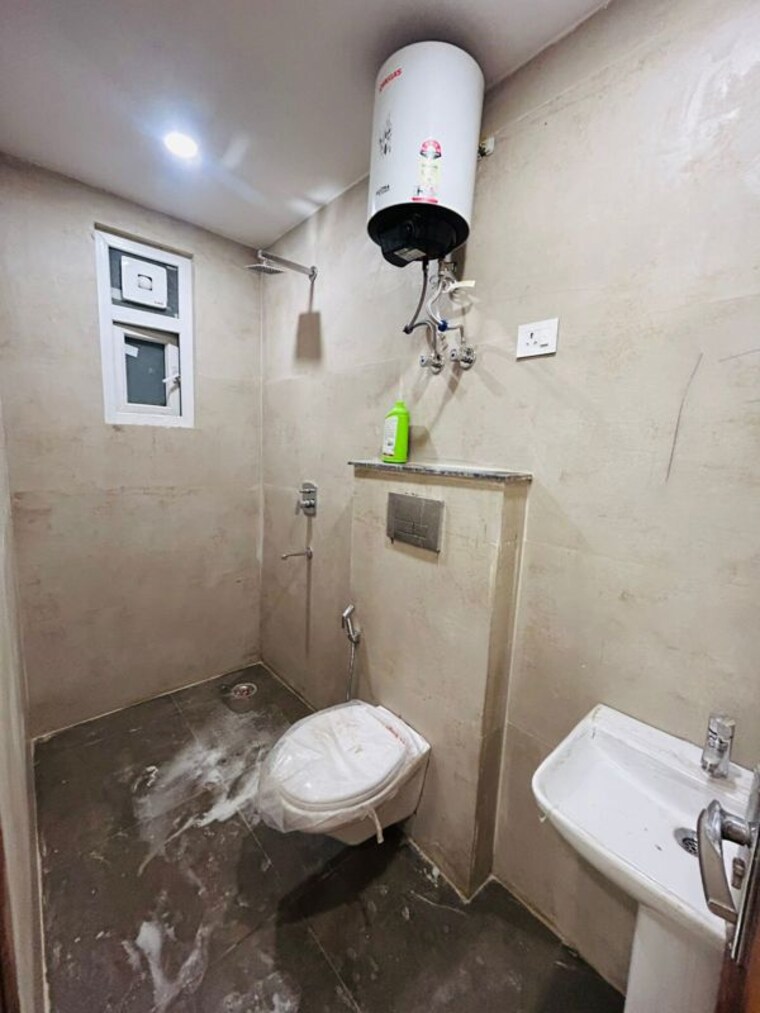 Bathroom, chattarpur 1 Bedroom 480 Sq.Ft. Builder Floor In Chattarpur Delhi 9932148