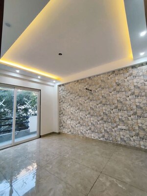 Room in 3.5 BHK Builder Floor at Sector 57 – for Sale