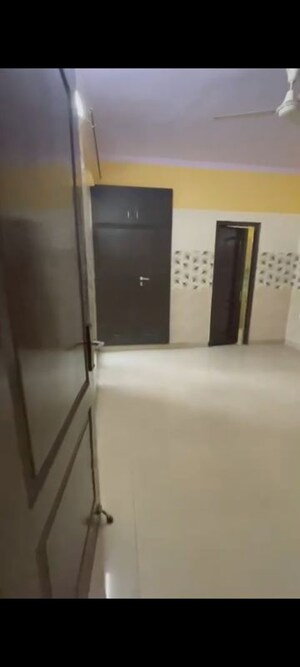 Room in 2 BHK Apartment at Amrapali Princely Estate, Sector 76 – for Rent