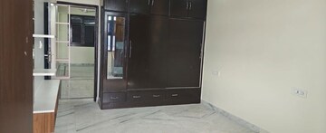 Room in 4 BHK Apartment at Sector 12 Dwarka – for Rent