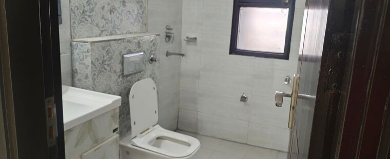 Bathroom, sector 12 dwarka 4 Bedroom 2100 Sq.Ft. Apartment In Sector 12 Dwarka Delhi 9932174