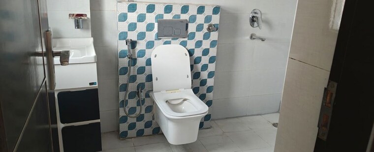Bathroom, sector 12 dwarka 4 Bedroom 2100 Sq.Ft. Apartment In Sector 12 Dwarka Delhi 9932174