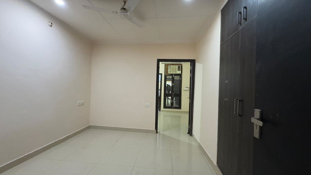 1 BHK + Servant Room Builder Floor For Rent in Chattarpur