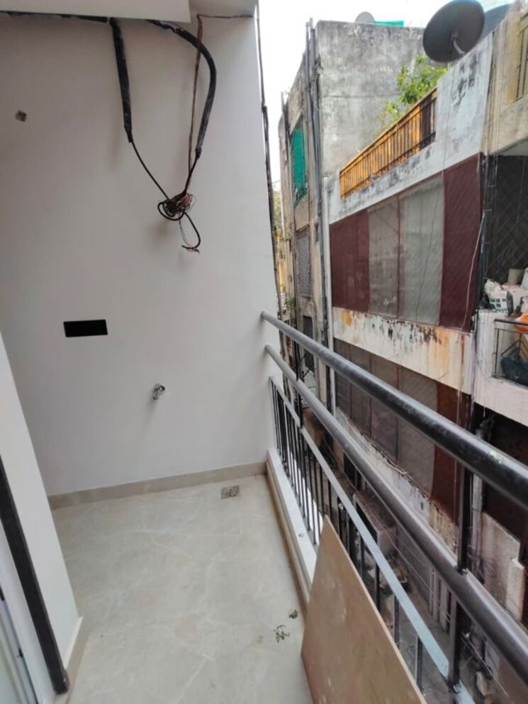 Balcony, east of kailash 3 Bedroom 1300 Sq.Ft. Builder Floor In East Of Kailash Delhi 9932153
