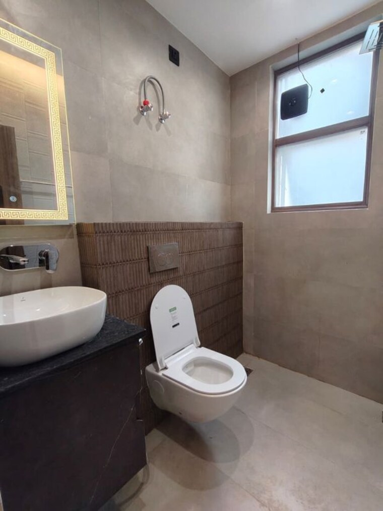 Bathroom, east of kailash 3 Bedroom 1300 Sq.Ft. Builder Floor In East Of Kailash Delhi 9932153