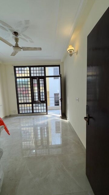 Master Bedroom in 1 BHK Builder Floor at Chattarpur – for Rent