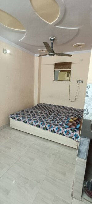 1 RK Builder Floor For Rent in Rohini Sector 8