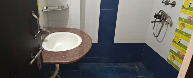 Bathroom, sector 11 dwarka 3 Bedroom 1400 Sq.Ft. Apartment In Sector 11 Dwarka Delhi 9932219