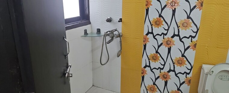 Attached Bathroom, sector 11 dwarka 3 Bedroom 1400 Sq.Ft. Apartment In Sector 11 Dwarka Delhi 9932219