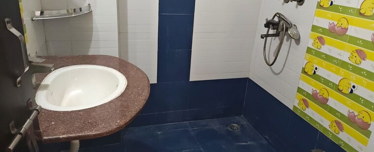 Bathroom, sector 11 dwarka 3 Bedroom 1400 Sq.Ft. Apartment In Sector 11 Dwarka Delhi 9932219
