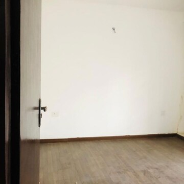 Room in 3 BHK Builder Floor at BPTP Park Elite Floors Faridabad, Bathola – for Sale