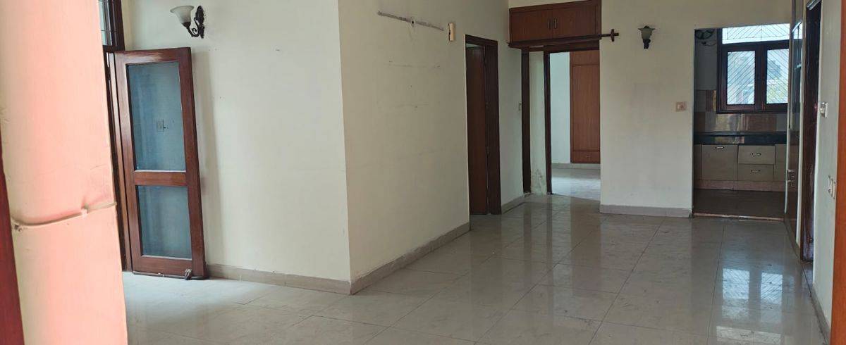 3 BHK + Servant Room Apartment For Rent in Sector 11 Dwarka