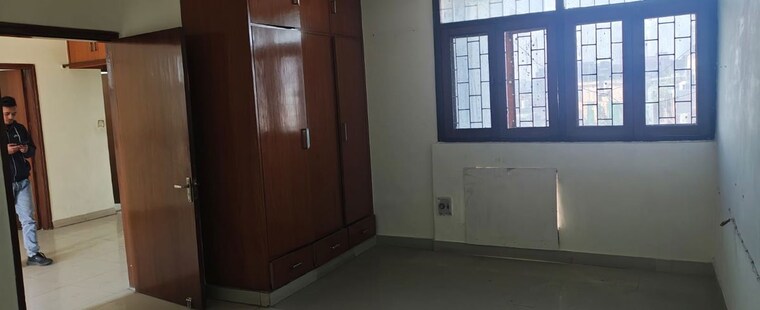 Room, sector 11 dwarka 3 Bedroom 1500 Sq.Ft. Apartment In Sector 11 Dwarka Delhi 9932258