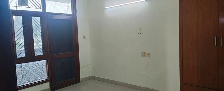 Room, sector 11 dwarka 3 Bedroom 1500 Sq.Ft. Apartment In Sector 11 Dwarka Delhi 9932258
