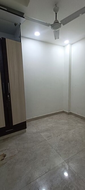 Room in 3 BHK Builder Floor at Rohini Sector 7 – for Rent