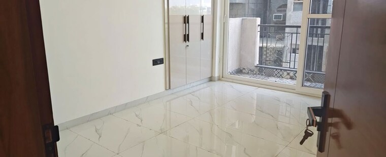 Room, sector 18 dwarka 3 Bedroom 1450 Sq.Ft. Apartment In Sector 18 Dwarka Delhi 9932285