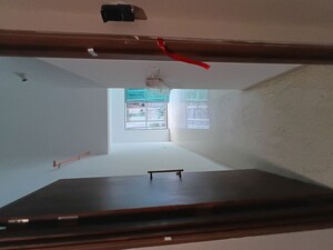 Room in 3.5 BHK Apartment at Kalpataru Immensa C, Kolshet Road – for Rent