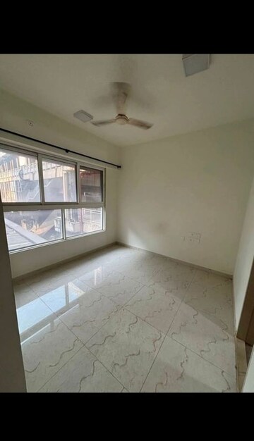 Room in 1 BHK Apartment at JP Eminence, Andheri West – for Rent