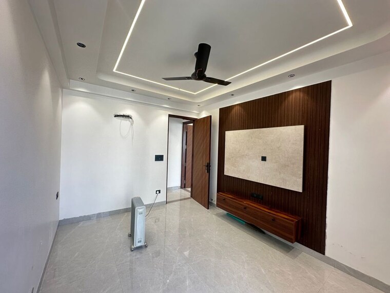 Room, sector 18 dwarka 3 Bedroom 1500 Sq.Ft. Apartment In Sector 18 Dwarka Delhi 9932336