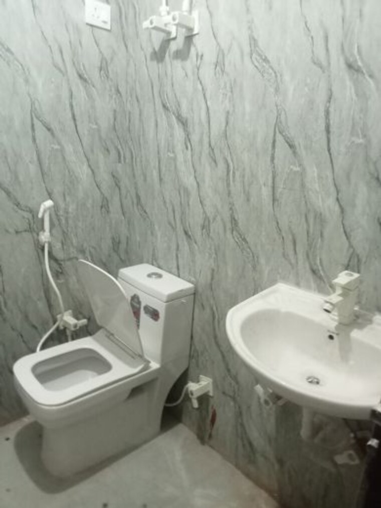 Bathroom, bliss-heights 2 Bedroom 800 Sq.Ft. Builder Floor In Sector 104 Noida 9932359