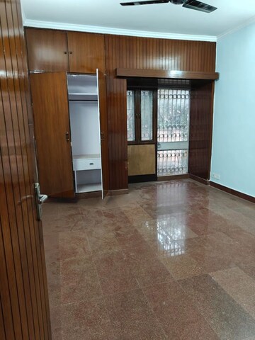 Room in 2 BHK Apartment at Vasant Kunj – for Rent