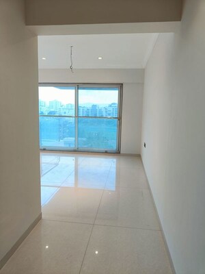 Room in 3 BHK Apartment at Varsha Solitaire, Hadapsar – for Rent