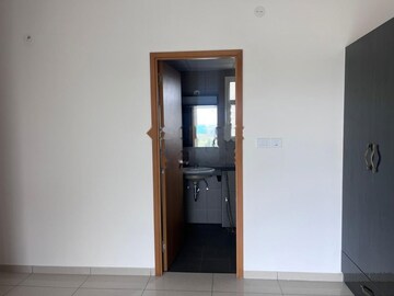 Room in 2 BHK Apartment at Sobha Dream Gardens, Thanisandra Main Road – for Rent