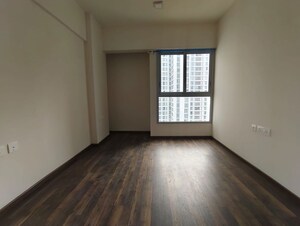 Room in 2 BHK Apartment at Piramal Vaikunth, Balkum Pada – for Sale
