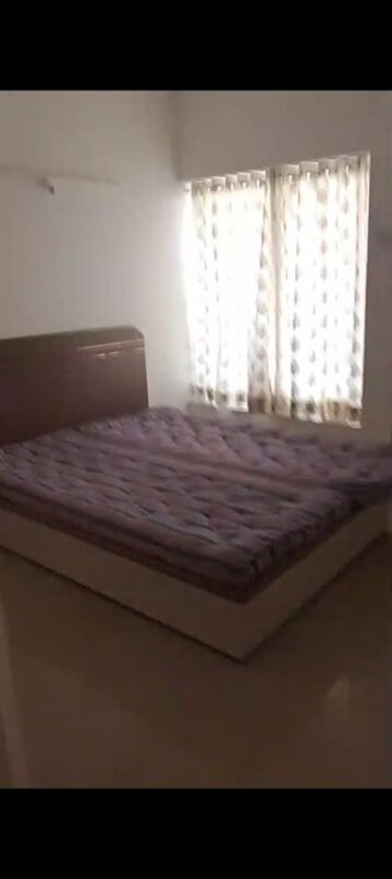 Bedroom in 2 BHK Apartment at Kalpataru Hills, Manpada – for Rent