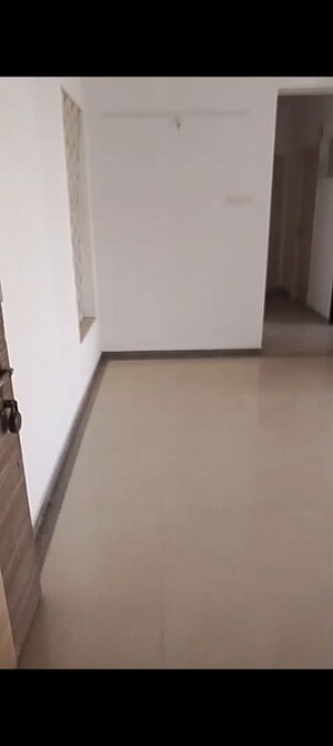 Room in 2 BHK Apartment at Kalpataru Hills, Manpada – for Rent