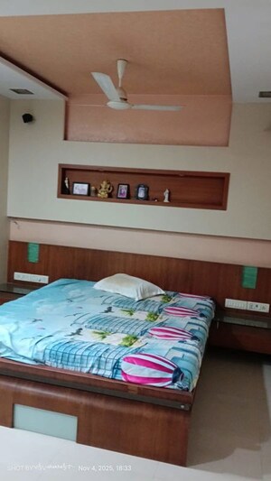 Bedroom in 2 BHK Apartment at Gsa Grandeur, Malad East – for Rent