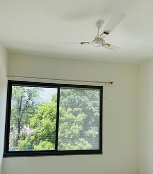 Room in 2 BHK Apartment at Kumar Palmspring Towers, Undri – for Sale