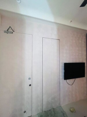 Furnished Amenities in 1.5 BHK Apartment at Sheth Zuri, Laxmi Nagar – for Sale
