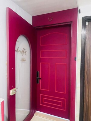 Furnished Amenities in 1.5 BHK Apartment at Sheth Zuri, Laxmi Nagar – for Sale