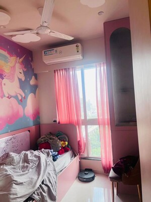 Room in 1.5 BHK Apartment at Sheth Zuri, Laxmi Nagar – for Sale