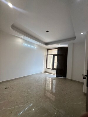 Room in 3 BHK Builder Floor at Saket – for Sale