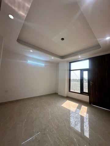 Room in 3 BHK Builder Floor at Saket – for Sale