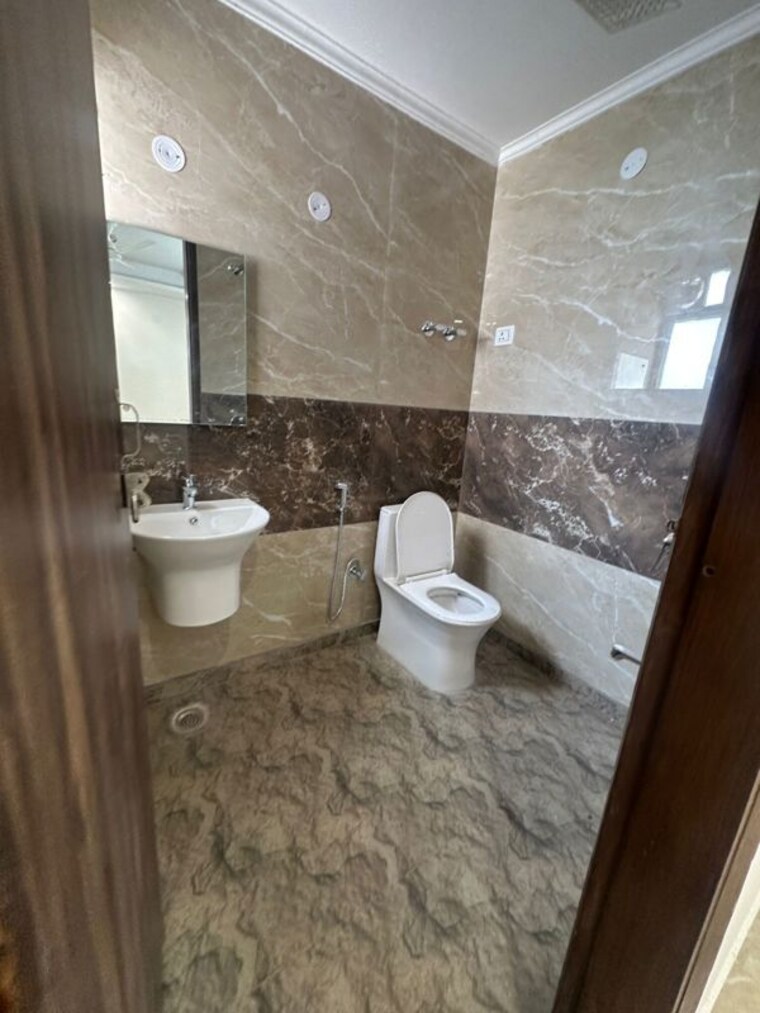Bathroom, saket 3 Bedroom 1500 Sq.Ft. Builder Floor In Saket Delhi 9932586