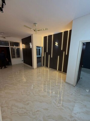 Room in 3 BHK Builder Floor at Sushant Lok 2, Sector 57 – for Sale