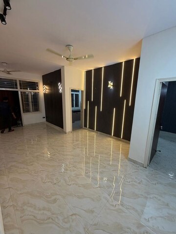 Room in 3 BHK Builder Floor at Sushant Lok 2, Sector 57 – for Sale