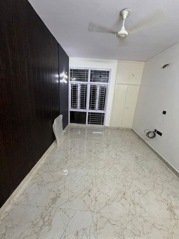 Room in 3 BHK Builder Floor at Sushant Lok 2, Sector 57 – for Sale