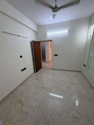 Room in 3 BHK Builder Floor at Sushant Lok 2, Sector 57 – for Sale