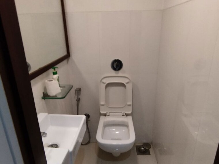 Washroom, bandra west Commercial Office Space 810 Sq.Ft. In Bandra West Mumbai 9932613