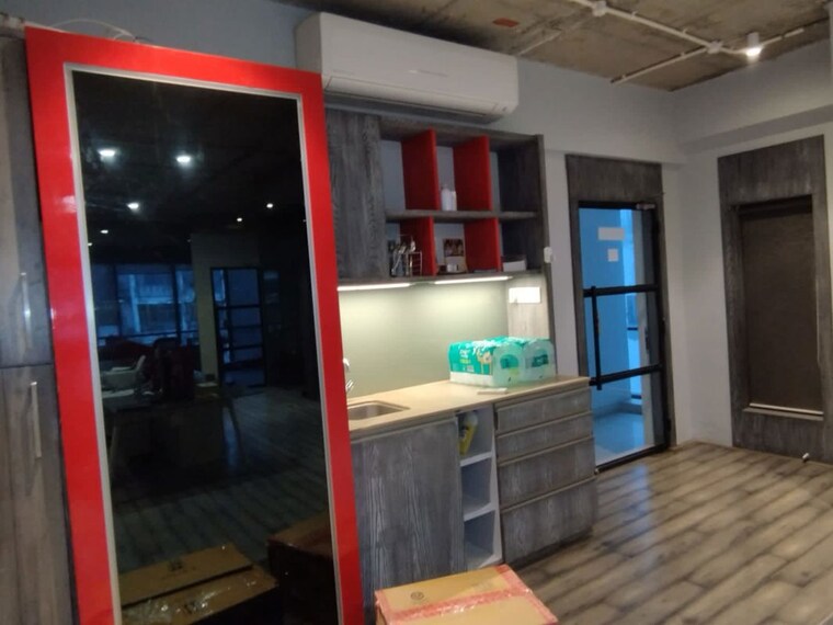 Team Area, bandra west Commercial Office Space 810 Sq.Ft. In Bandra West Mumbai 9932613