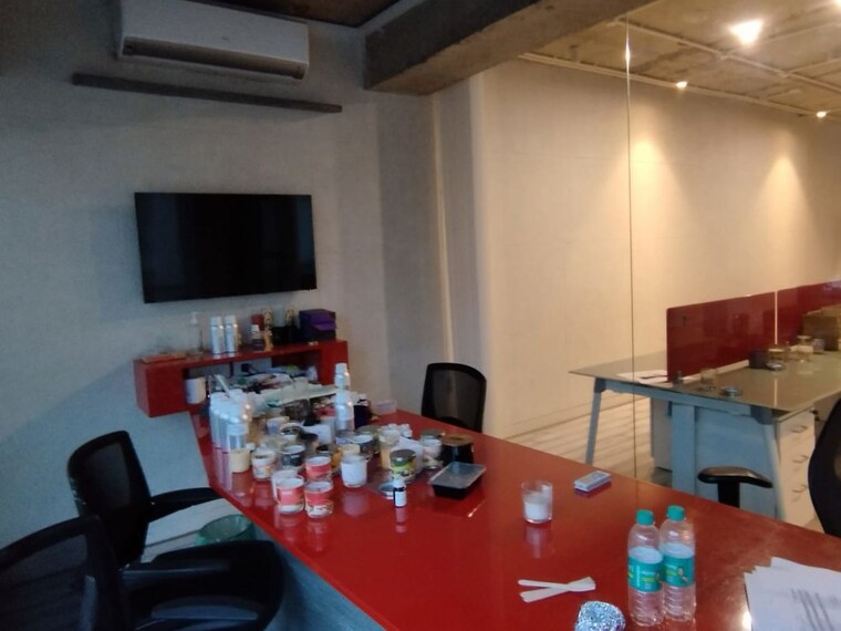 Team Area, bandra west Commercial Office Space 810 Sq.Ft. In Bandra West Mumbai 9932613
