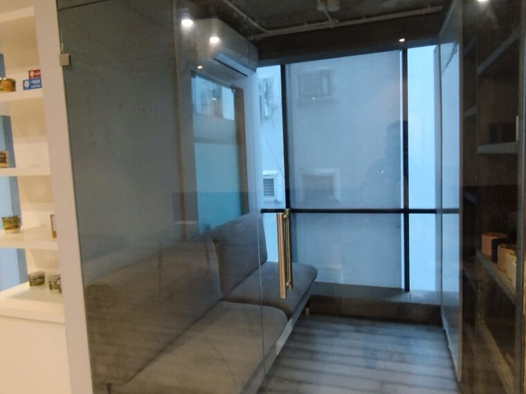 Team Area, bandra west Commercial Office Space 810 Sq.Ft. In Bandra West Mumbai 9932613