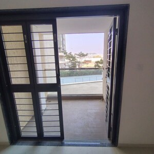 Room in 2 BHK Apartment at Kohinoor Courtyard One, Wakad – for Rent